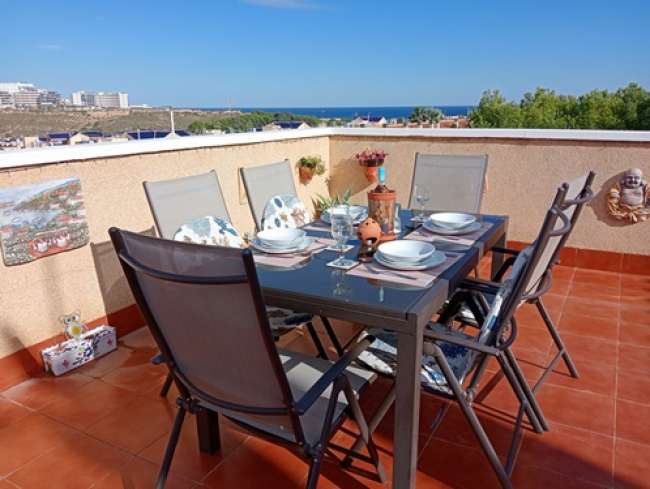 2 bedroom air-conditioned villa on a corner plot with stunning sea views near Alicante